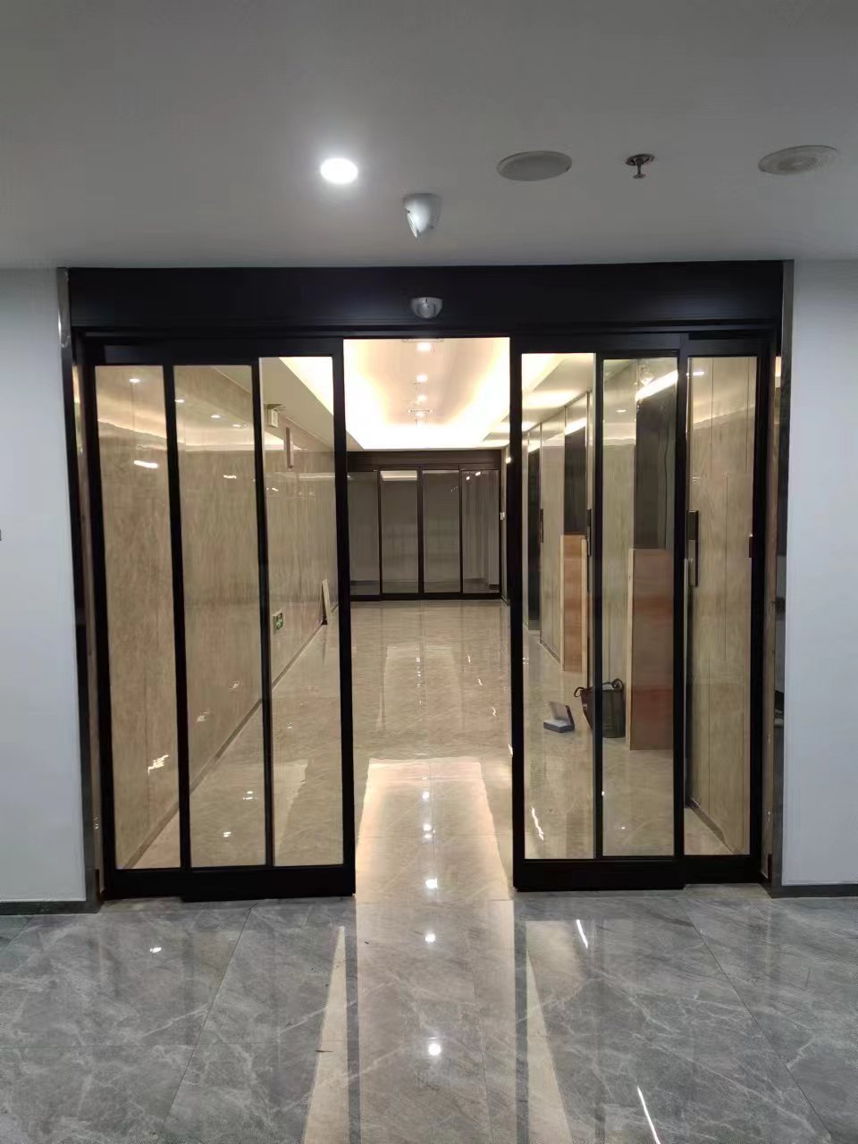大丰区玻璃伸缩门